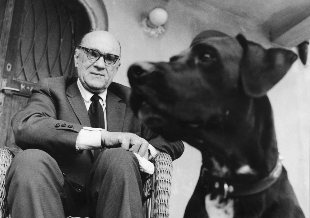 Jarosław Iwaszkiewicz with his dog Tropek, 1963, Stawisko - photo source: Museum in Stawisko archive / Fotonova / East News